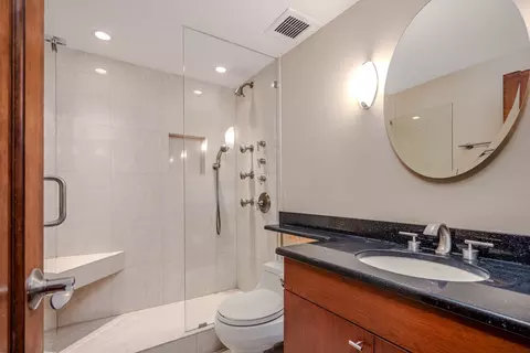 Bath - 175 E Delaware Pl #5511, Chicago, IL 60611 photo 3 of 3