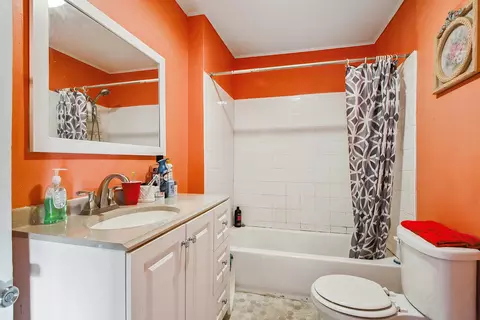 Bath - 17073 Shea Ave, Hazel Crest, IL 60429 photo 1 of 1
