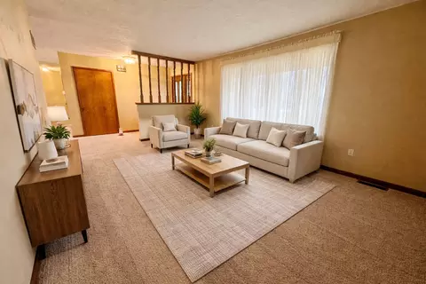 Living - 304 Staley Dr, Le Roy, IL 61752 photo 5 of 6