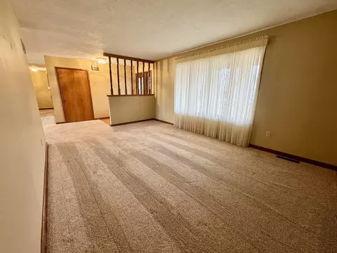 Living - 304 Staley Dr, Le Roy, IL 61752 photo 4 of 6