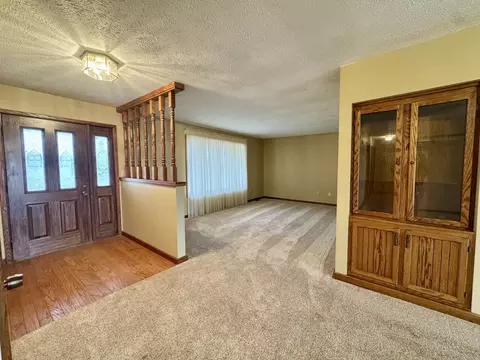 Living - 304 Staley Dr, Le Roy, IL 61752 photo 1 of 6