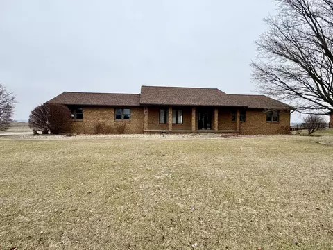 Exterior - 304 Staley Dr, Le Roy, IL 61752 photo 2 of 6
