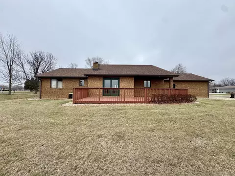 Exterior - 304 Staley Dr, Le Roy, IL 61752 photo 5 of 6