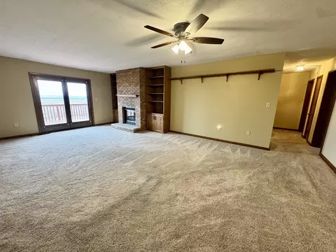 Living - 304 Staley Dr, Le Roy, IL 61752 photo 2 of 6