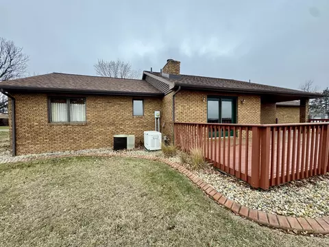 Exterior - 304 Staley Dr, Le Roy, IL 61752 photo 4 of 6