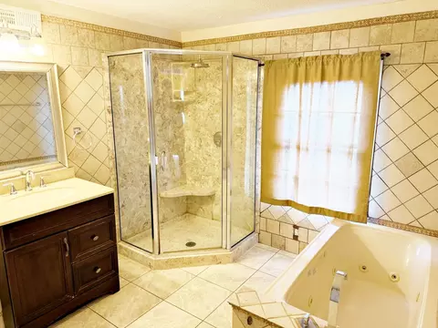 Bath - 1062 Cedar Ln, Metropolis, IL 62960 photo 3 of 3
