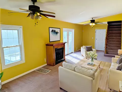 Living - 1062 Cedar Ln, Metropolis, IL 62960 photo 1 of 7