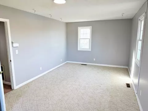 Living - 1062 Cedar Ln, Metropolis, IL 62960 photo 6 of 7