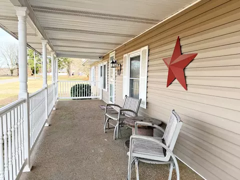 Exterior - 1062 Cedar Ln, Metropolis, IL 62960 photo 1 of 3