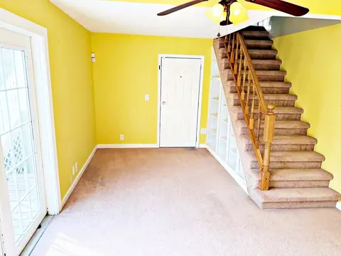 Living - 1062 Cedar Ln, Metropolis, IL 62960 photo 3 of 7