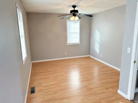 Living - 1062 Cedar Ln, Metropolis, IL 62960 photo 5 of 7
