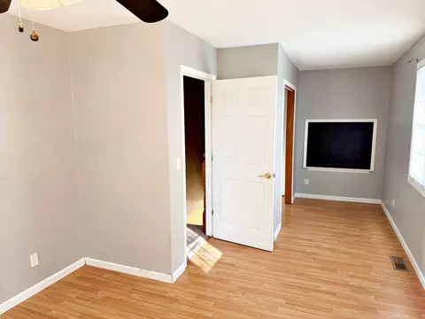 Bedroom - 1062 Cedar Ln, Metropolis, IL 62960 photo 6 of 7