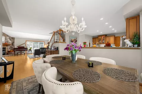 Dining - 544 Philip Dr, Bartlett, IL 60103 photo 4 of 4