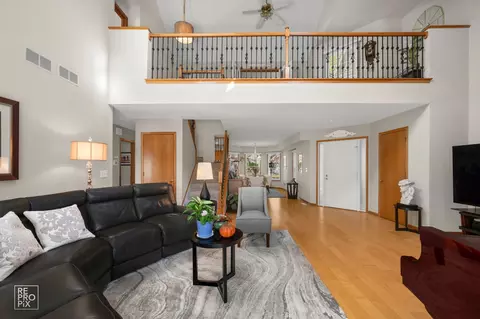 Living - 544 Philip Dr, Bartlett, IL 60103 photo 2 of 3