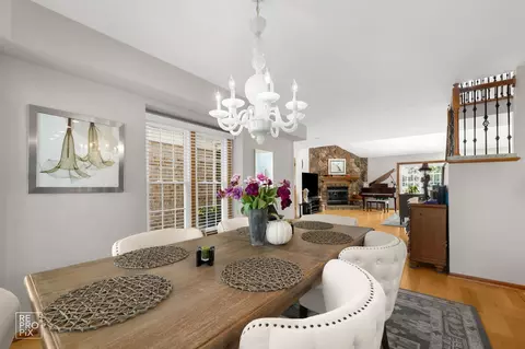 Dining - 544 Philip Dr, Bartlett, IL 60103 photo 3 of 4