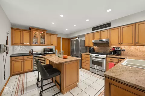 Kitchen - 544 Philip Dr, Bartlett, IL 60103 photo 1 of 4