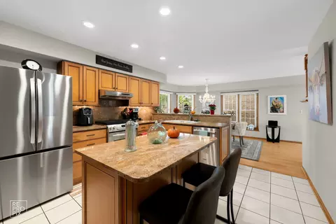 Kitchen - 544 Philip Dr, Bartlett, IL 60103 photo 4 of 4