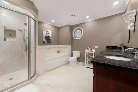 Bath - 544 Philip Dr, Bartlett, IL 60103 photo 3 of 4
