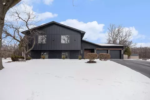1430 Holland Pl, Downers Grove, IL 60515