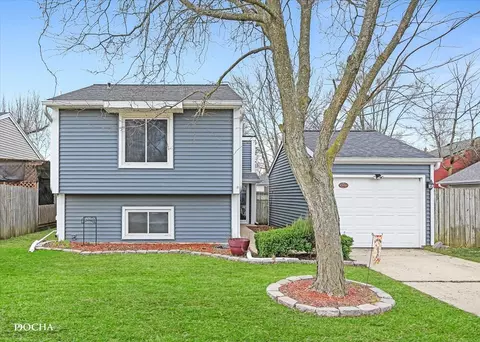 30 W021 Danbury Dr, Warrenville, IL 60555