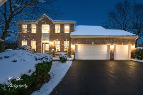 496 Oakhurst Ln, Carpentersville, IL 60110