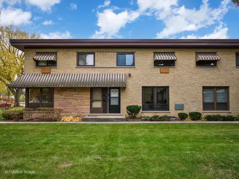 932 N Wheeling Rd, Mount Prospect, IL 60056