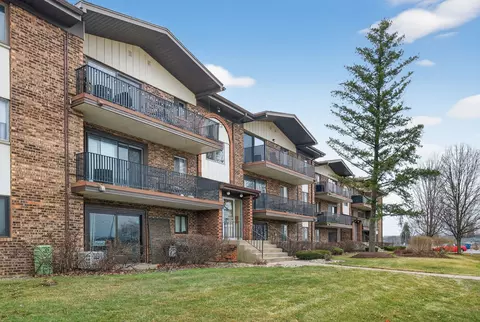 5239 James Ln #1101, Crestwood, IL 60418