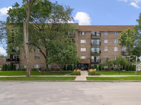 907 Curtiss St #504, Downers Grove, IL 60515