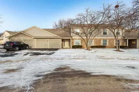 1106 Stratford Ct #D, Elgin, IL 60120