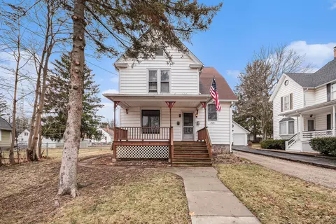 919 Clay St, Woodstock, IL 60098