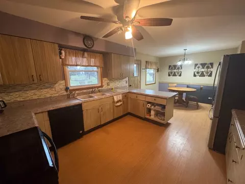 602 Glenwood Dr, Morrison, IL 61270 photo 5