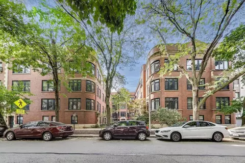 2918 N Pine Grove Ave #3, Chicago, IL 60657