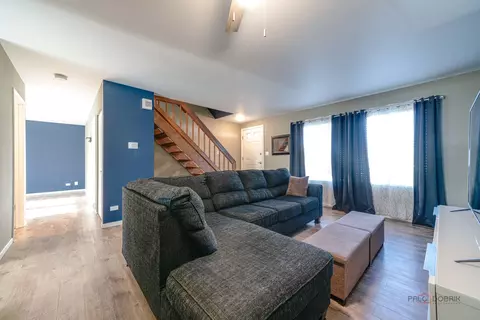 Living - Undisclosed, Elgin, IL 60120 photo 2 of 5