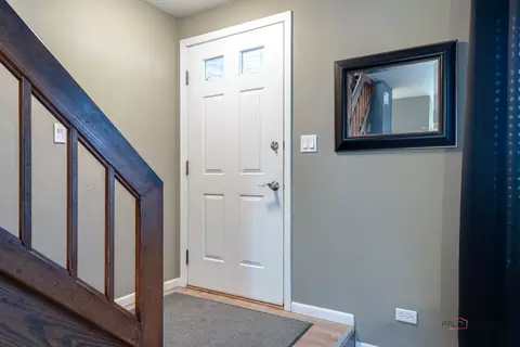 Entry Way - Undisclosed, Elgin, IL 60120 photo 1 of 1