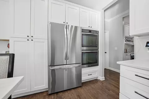 Kitchen - 13202 Lakepoint Dr, Plainfield, IL 60585 photo 6 of 7