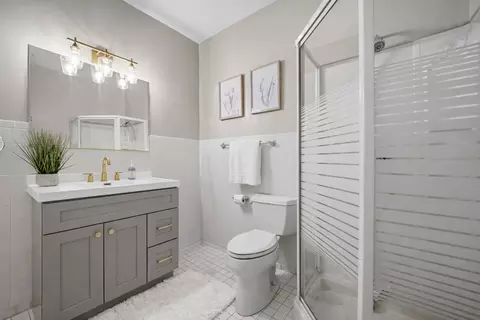 Bath - 13202 Lakepoint Dr, Plainfield, IL 60585 photo 8 of 8
