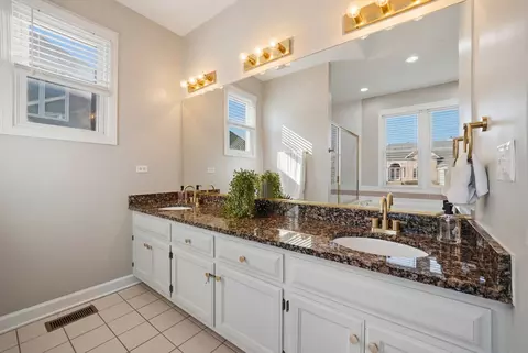 Bath - 13202 Lakepoint Dr, Plainfield, IL 60585 photo 1 of 8