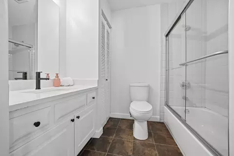 Bath - 13202 Lakepoint Dr, Plainfield, IL 60585 photo 6 of 8
