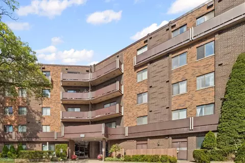 850 Wellington Ave #311, Elk Grove Village, IL 60007