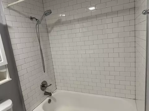 Undisclosed, Hoffman Estates, IL 60169 photo 9
