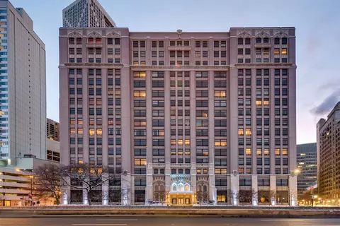 680 N Lake Shore Dr #821, Chicago, IL 60611