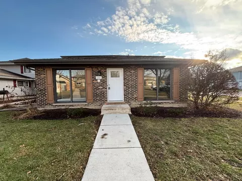 2 S739 Winchester Cir #1, Warrenville, IL 60555