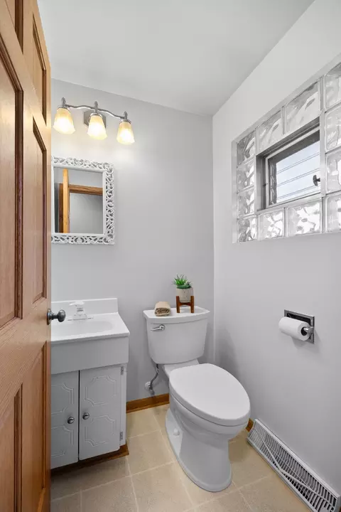 Bath - 513 S Princeton Ave, Itasca, IL 60143 photo 1 of 3