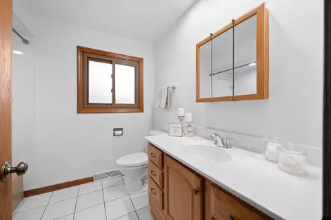 Bath - 513 S Princeton Ave, Itasca, IL 60143 photo 2 of 3
