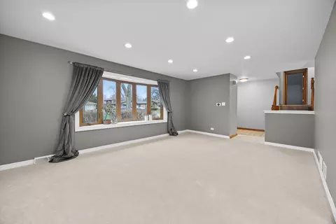 Living - 513 S Princeton Ave, Itasca, IL 60143 photo 2 of 3