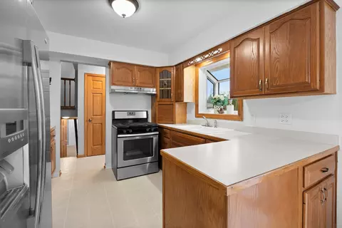 Kitchen - 513 S Princeton Ave, Itasca, IL 60143 photo 1 of 3