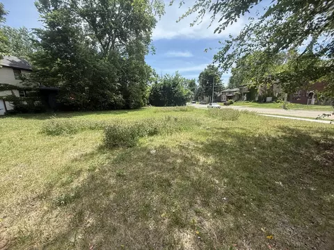 2001 Charles St, Rockford, IL 61104