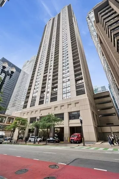 200 N Dearborn St #2402, Chicago, IL 60601