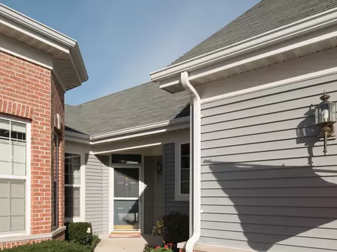 21406 Mays Lake Dr, Crest Hill, IL 60403