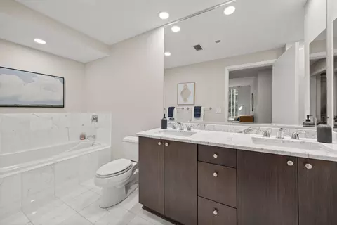 Bath - 60 E Monroe St #1602, Chicago, IL 60603 photo 5 of 5